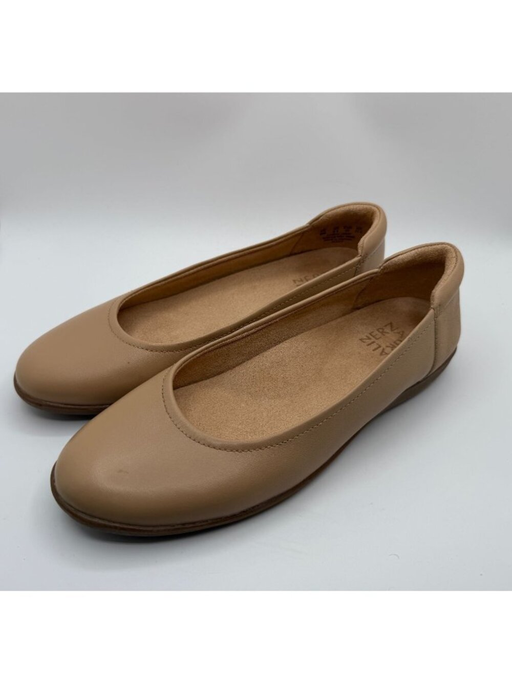 Naturalizer Women's Tan Ballet Flats
